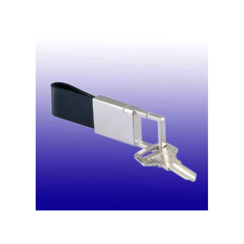 Attraktives Schlüsselband in Leder-Metall-Mix