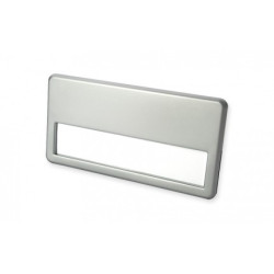 Namensschild mit silberfarbiger Metalllegierung